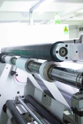 ভালো দাম পোশাক প্রতিরোধী পিই লেপা কাগজ রোলস 200u পৃষ্ঠের বেধ এক্রাইলিক আঠালো টাইপ অনলাইন